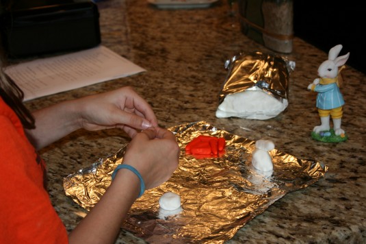 cake artist at work